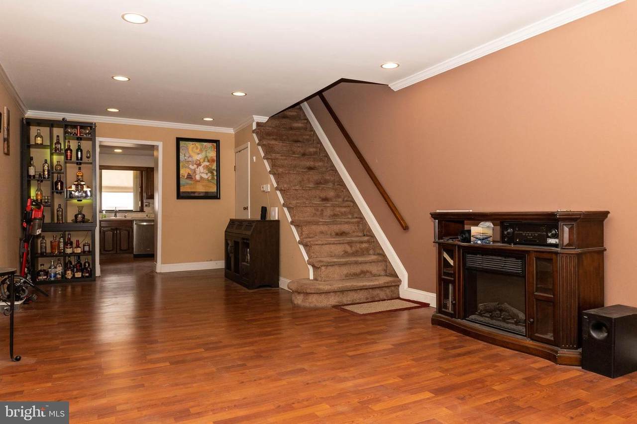 2433 Camac Street - Photo 1