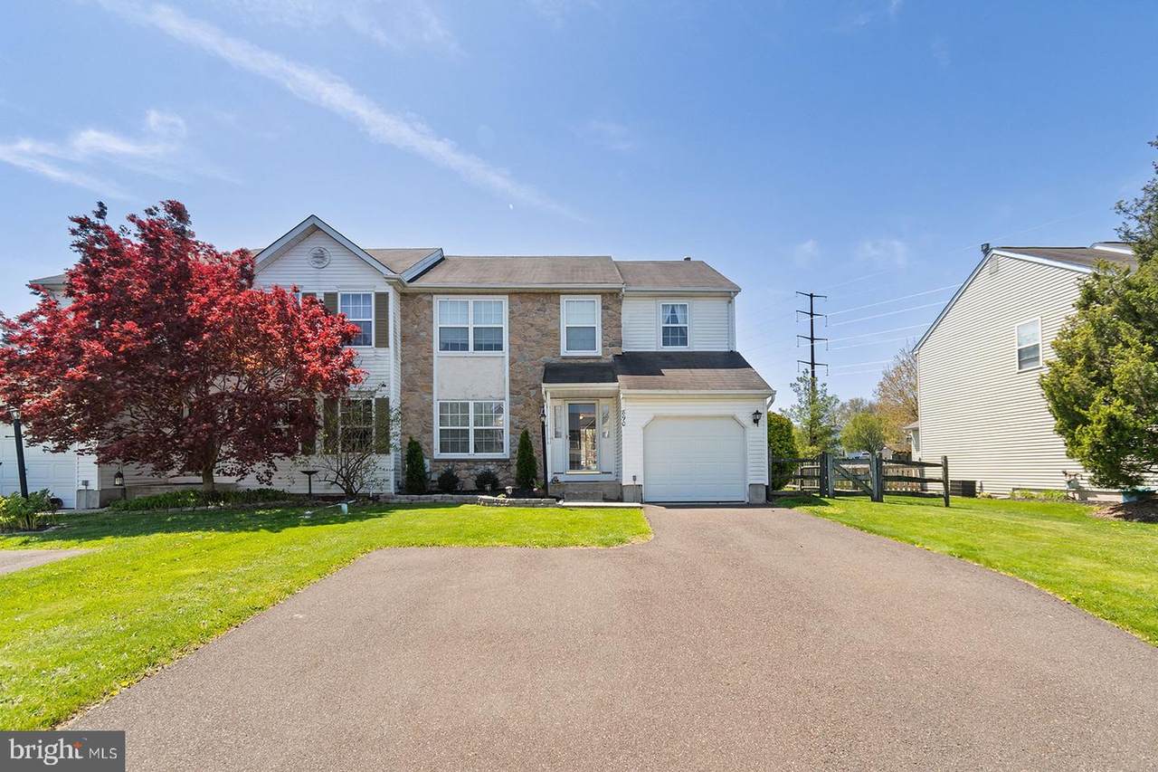 890 Evergreen Circle - Photo 1