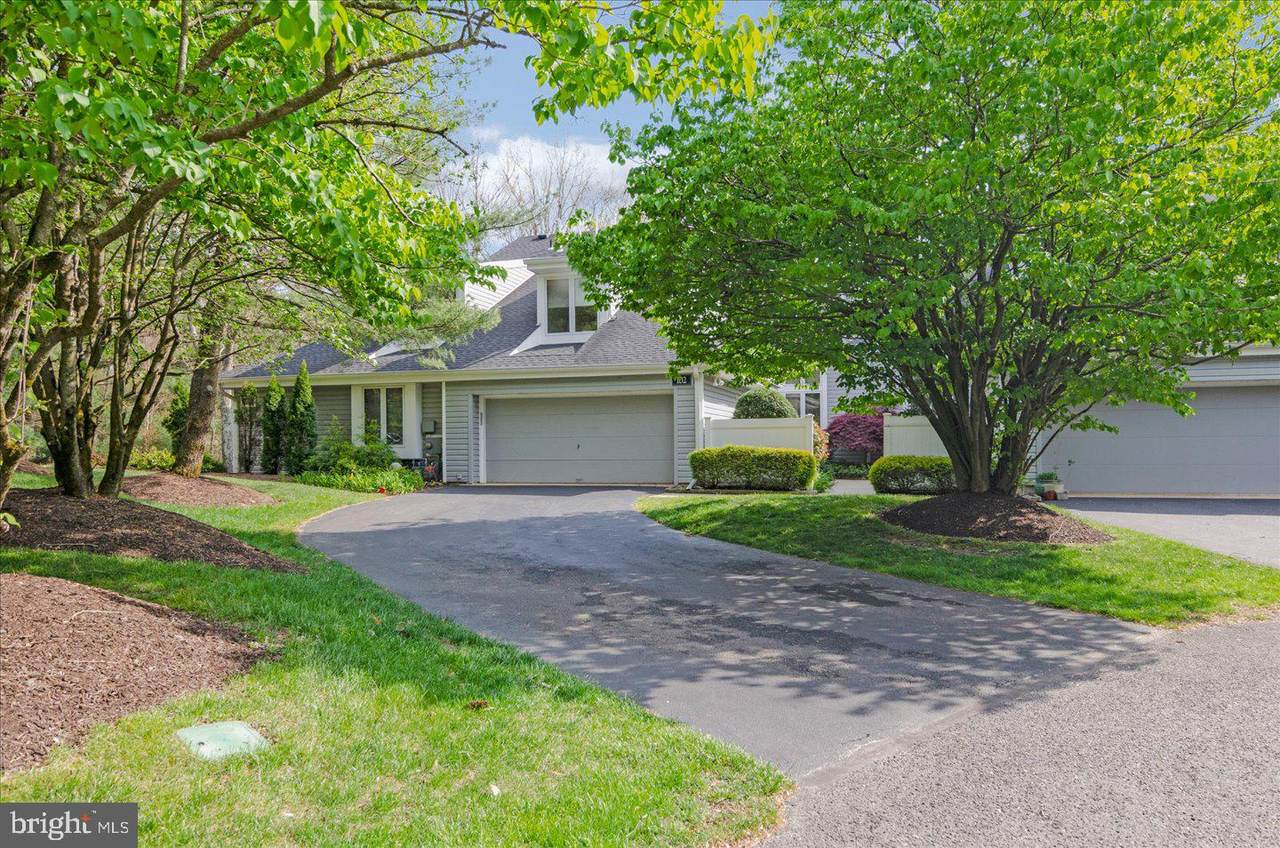 102 Sunshine Lakes Drive - Photo 1