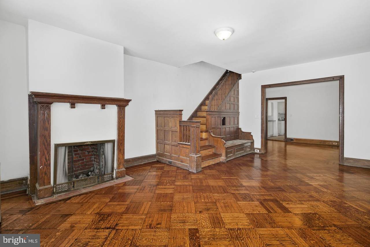 621 42ND Street - Photo 1