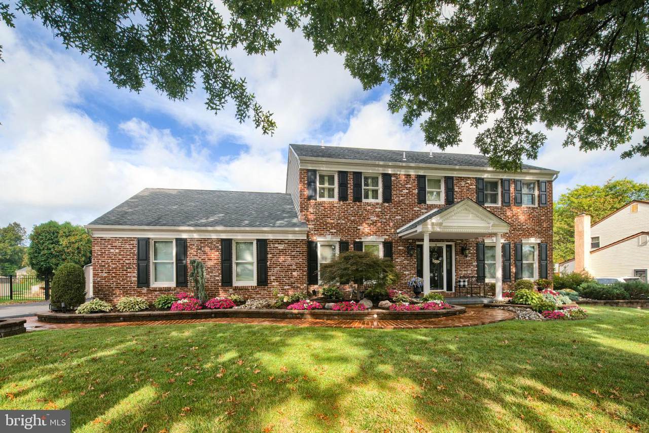 2110 Canterbury Lane - Photo 1