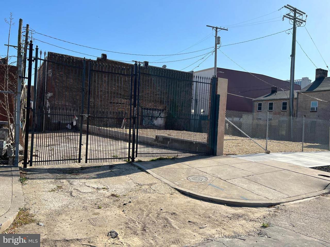 1431 Bank Street - Photo 1