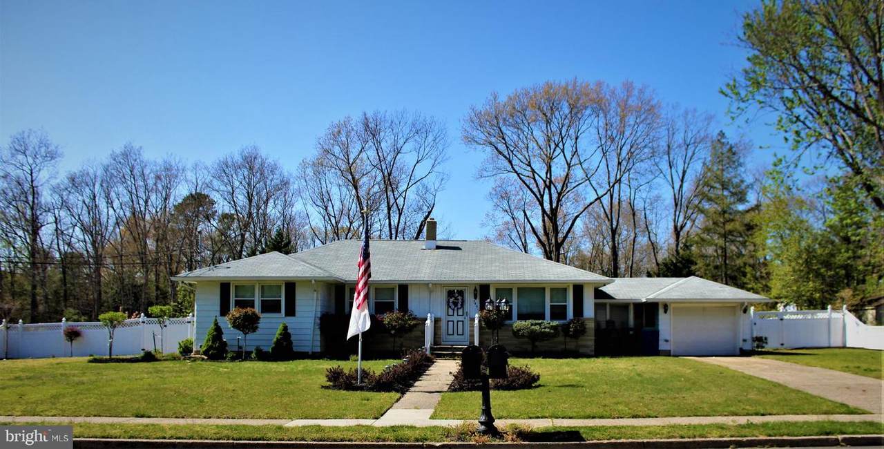 245 Lakeview Avenue - Photo 1