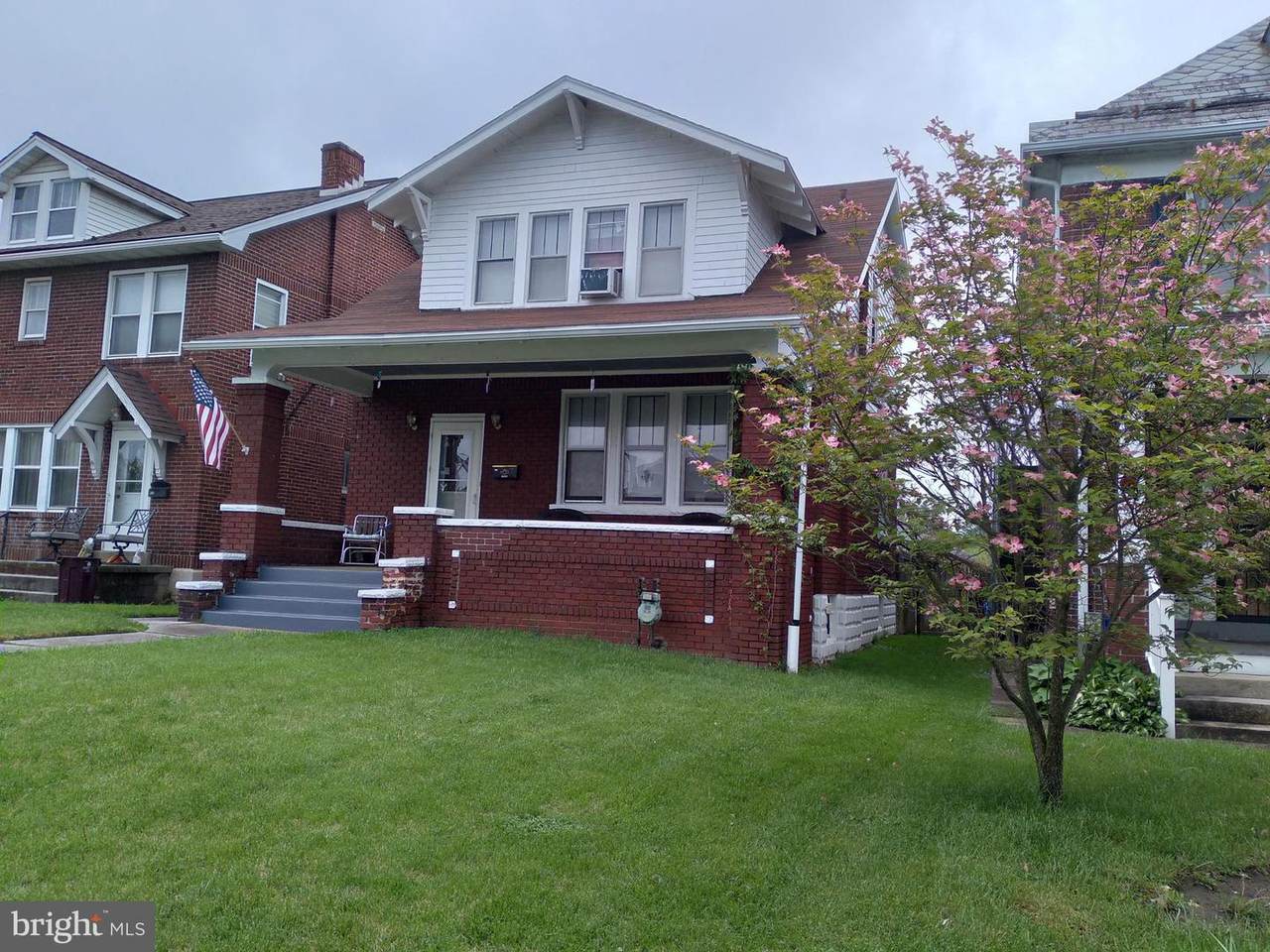 700 Montgomery Avenue - Photo 1