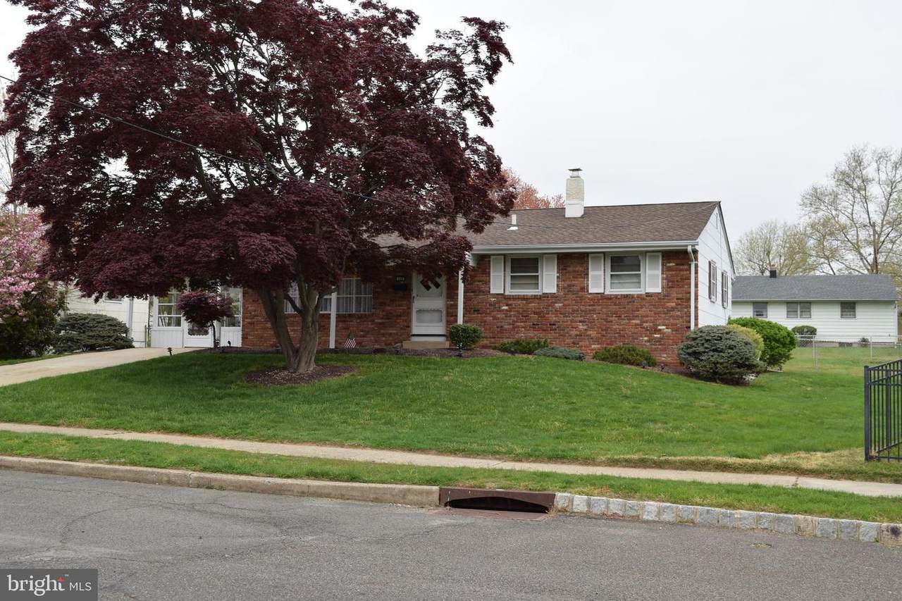 106 Englewood Boulevard - Photo 1
