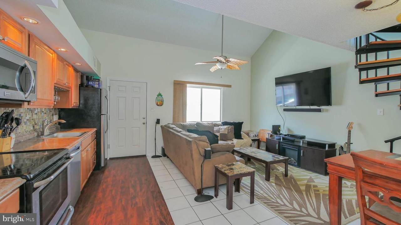 323 44TH ST S - Photo 1