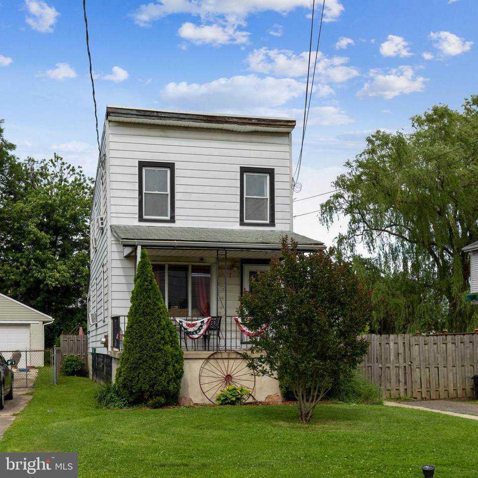 208 Price Avenue - Photo 1