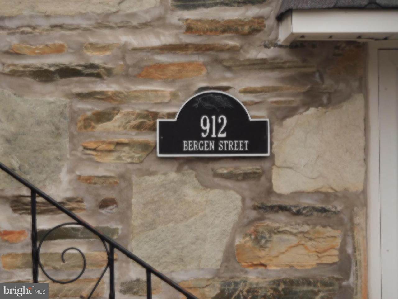 912 Bergen Street - Photo 1