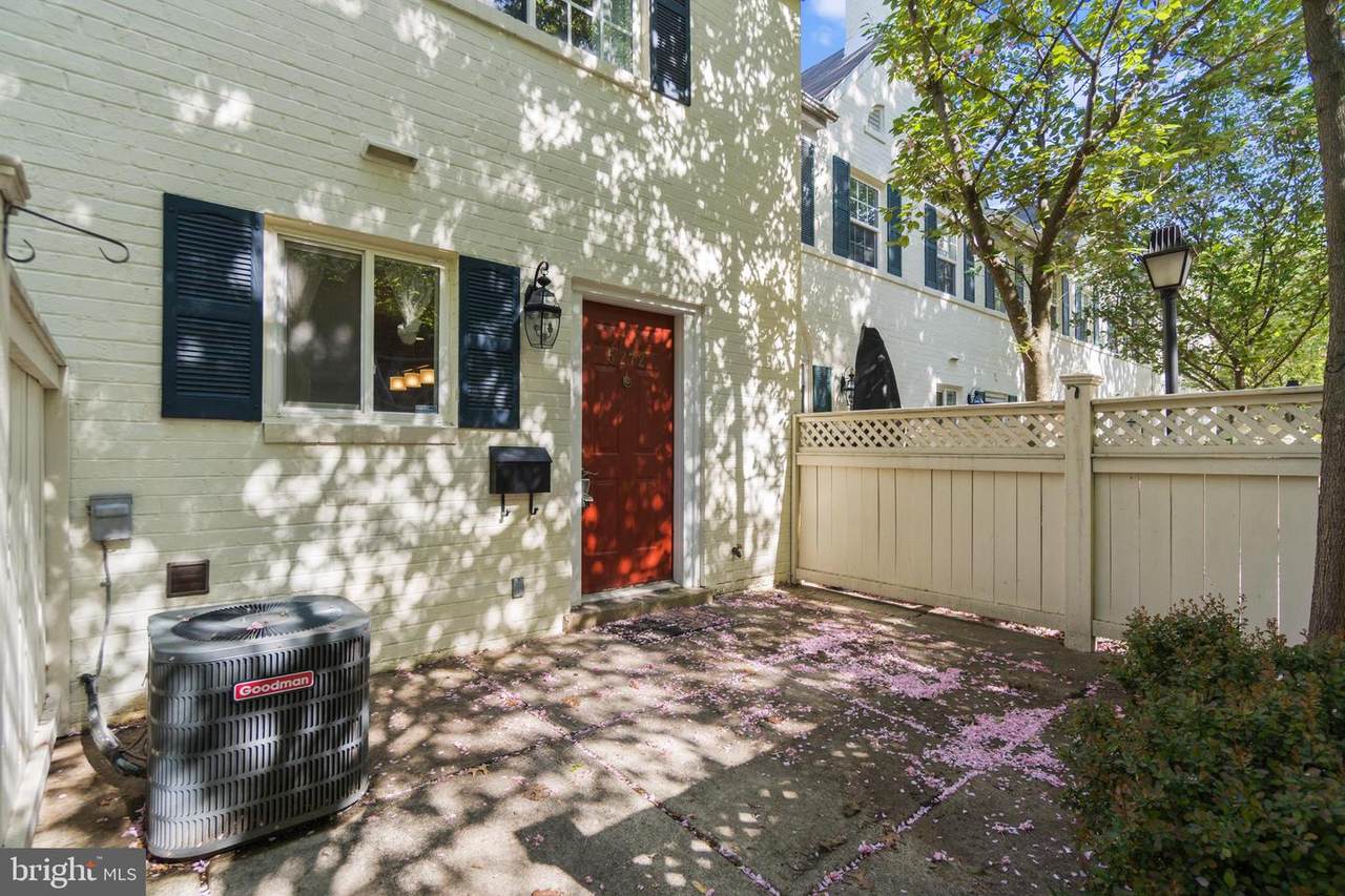 5272 Maris Avenue - Photo 1
