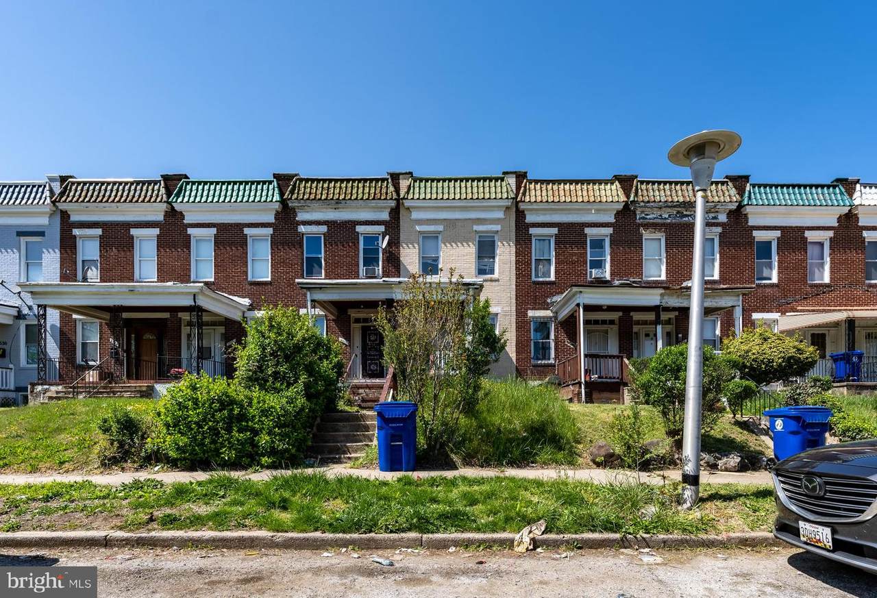 2528 Oswego Avenue - Photo 1