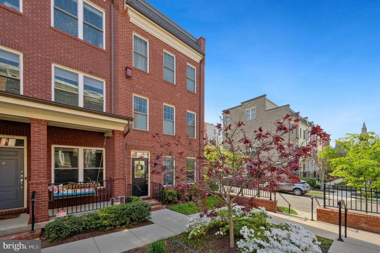 547 Regent Place - Photo 1