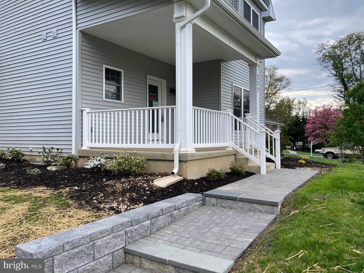 221 Cedar Avenue - Photo 1