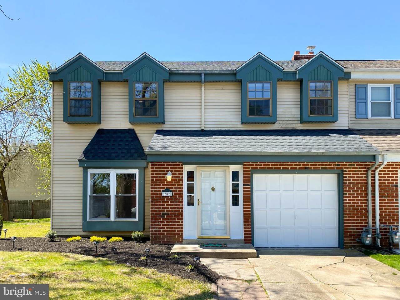 207 Charing Way - Photo 1