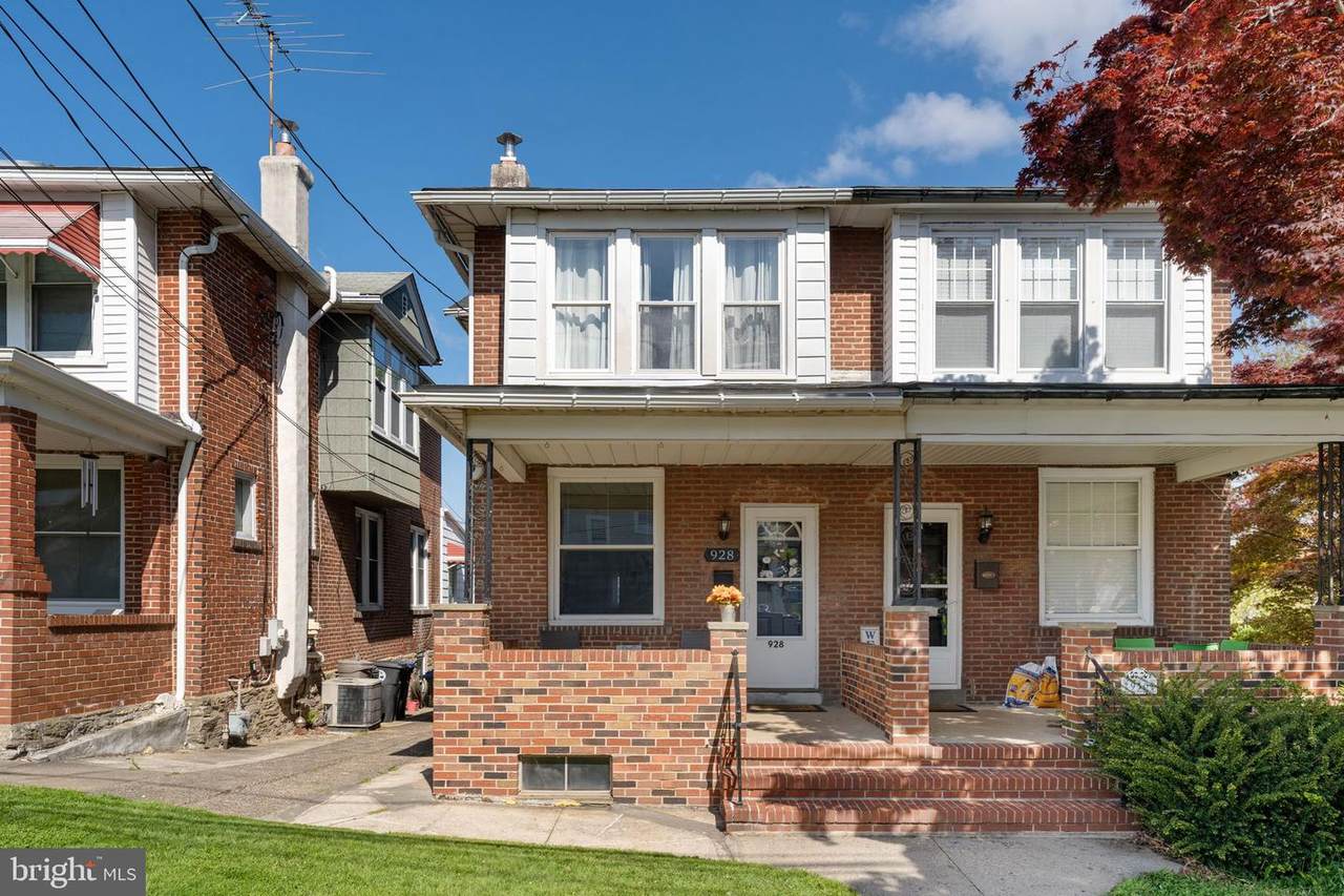 928 Maple Street - Photo 1