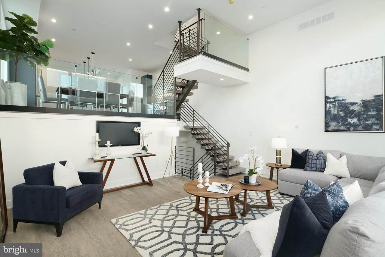 1025 22ND ST - Photo 1