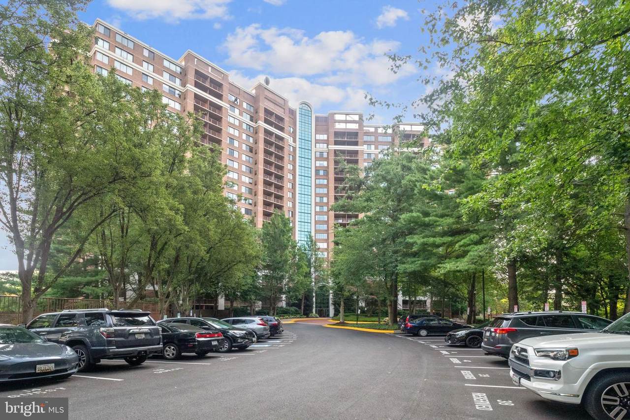10101 Grosvenor Place - Photo 1