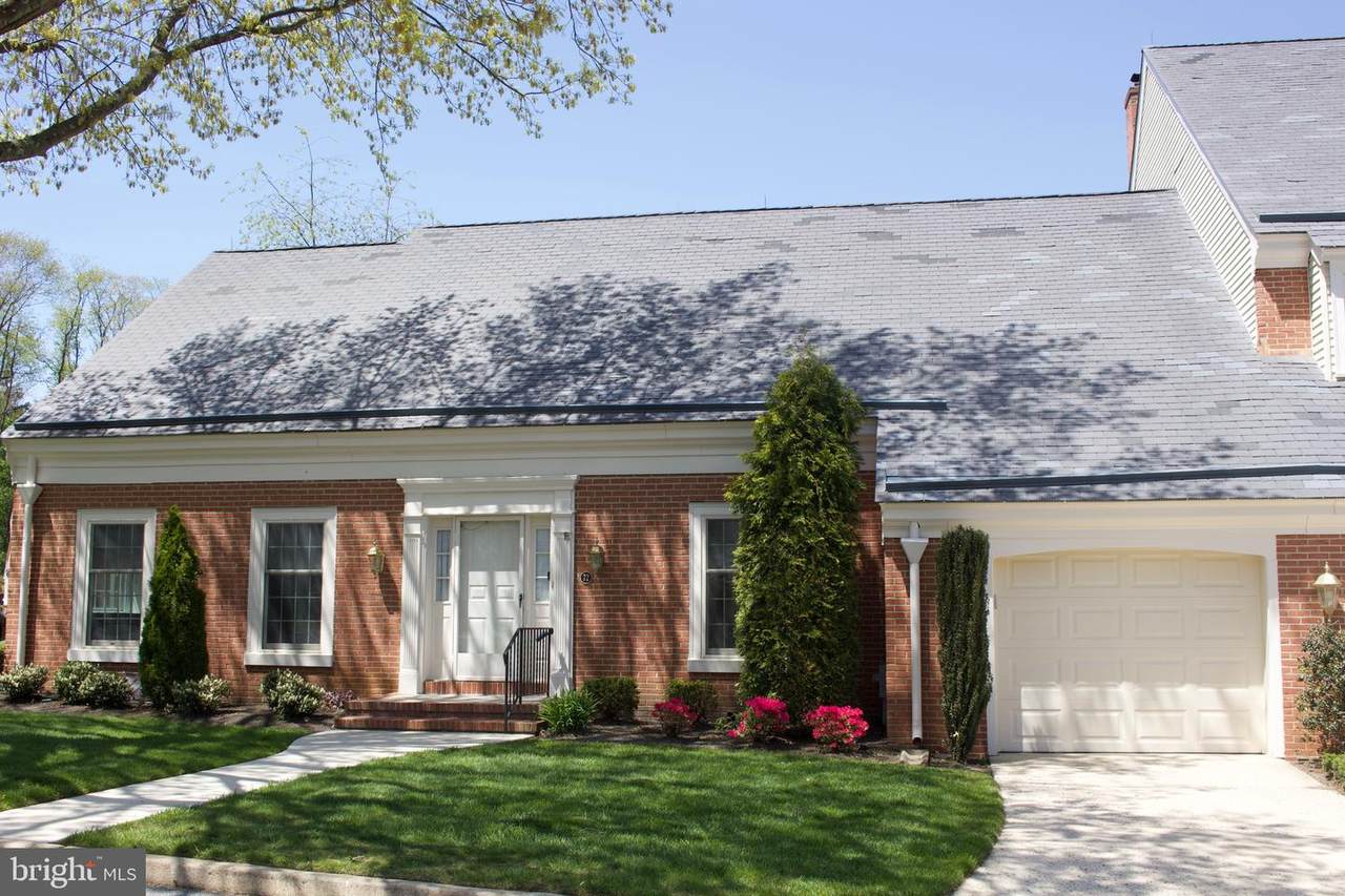 72 Foxwood Drive - Photo 1