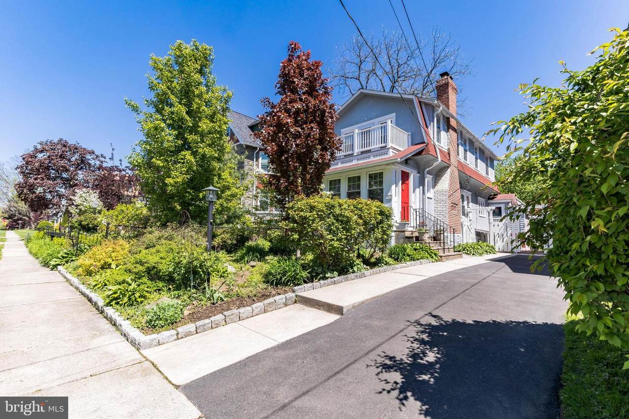 213 Roslyn Avenue - Photo 1