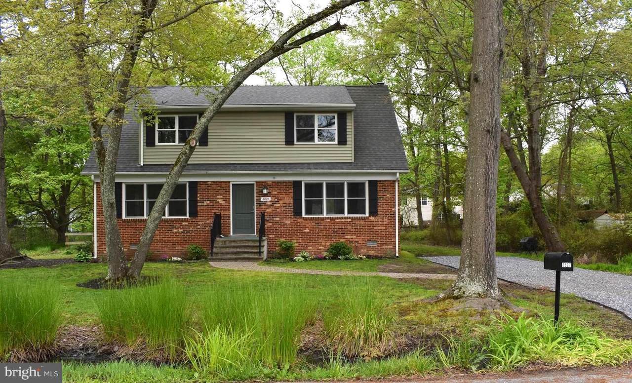 3827 Twin Oaks Drive - Photo 1