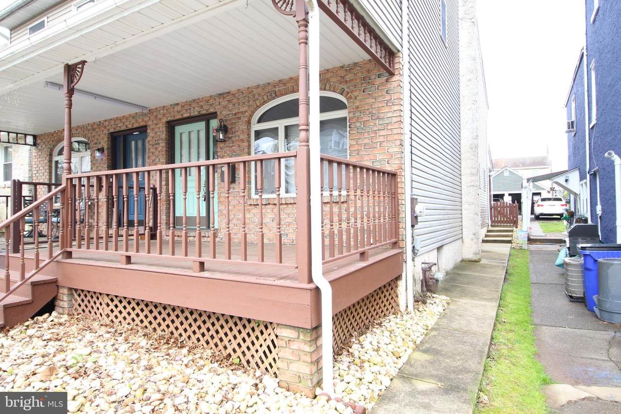 1110 Center Avenue - Photo 1