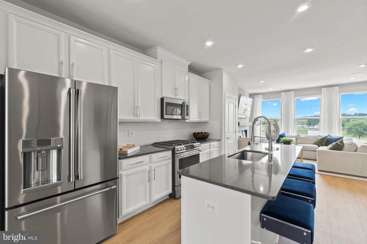 2564 Nicholson Street - Photo 1