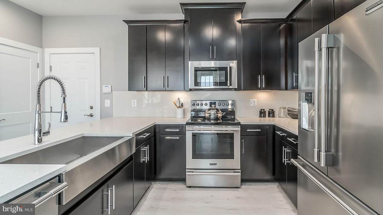 44581 Wolfhound Square - Photo 1