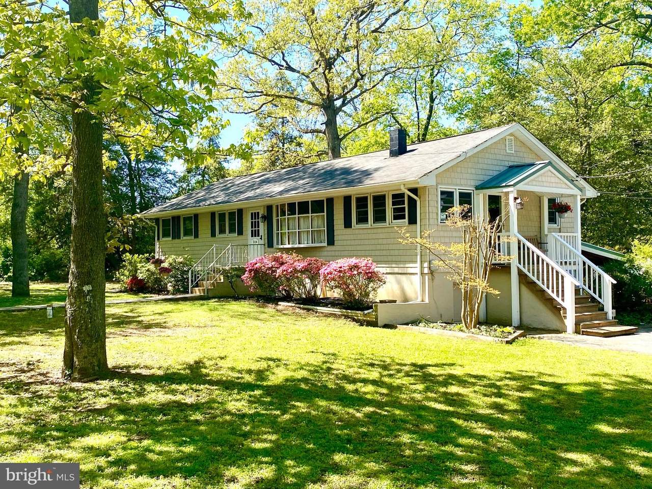 304 Edgemere Drive - Photo 1