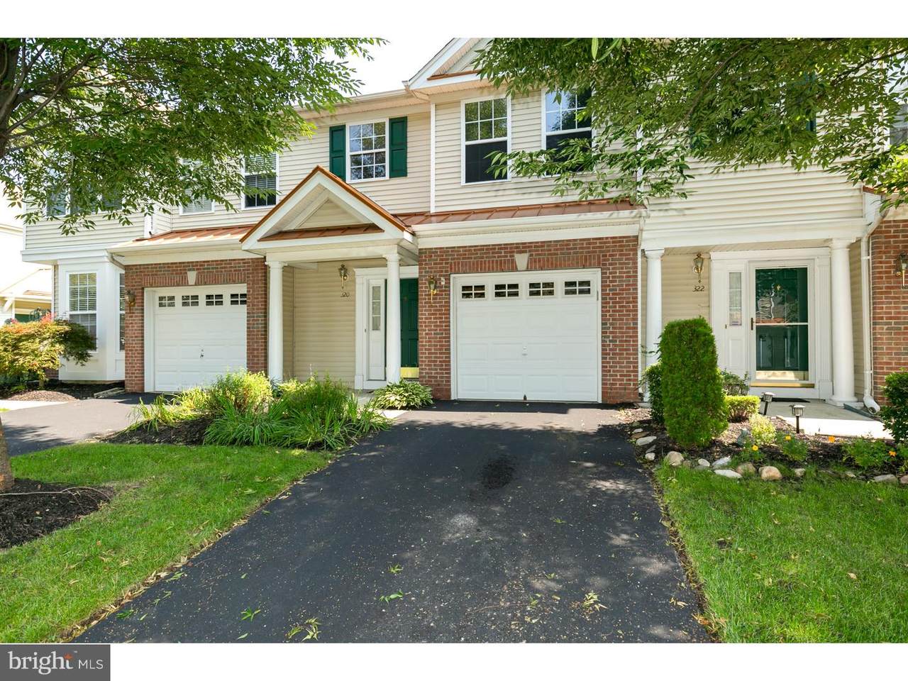 320 Amy Way - Photo 1