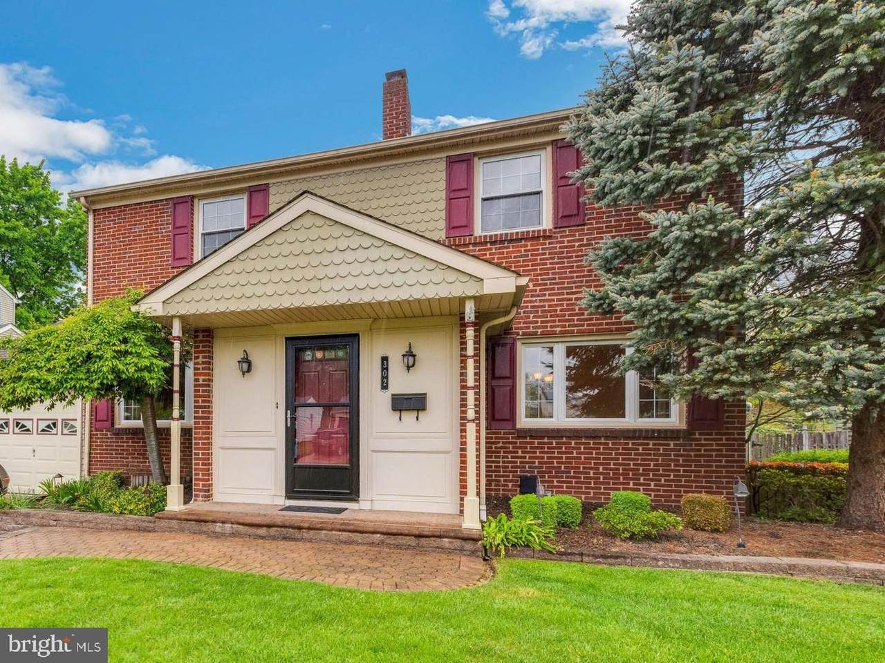 302 Crestwood Avenue - Photo 1