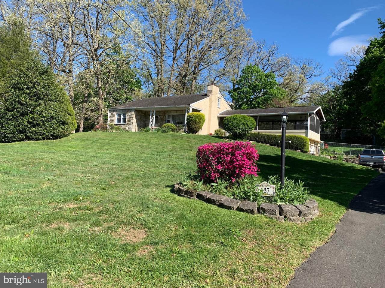637 Tyson Avenue - Photo 1