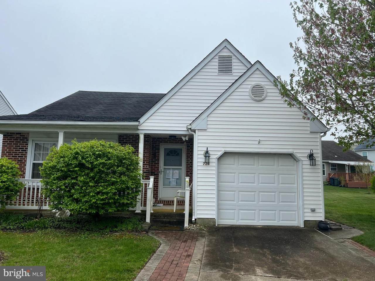 724 Monaco Way - Photo 1