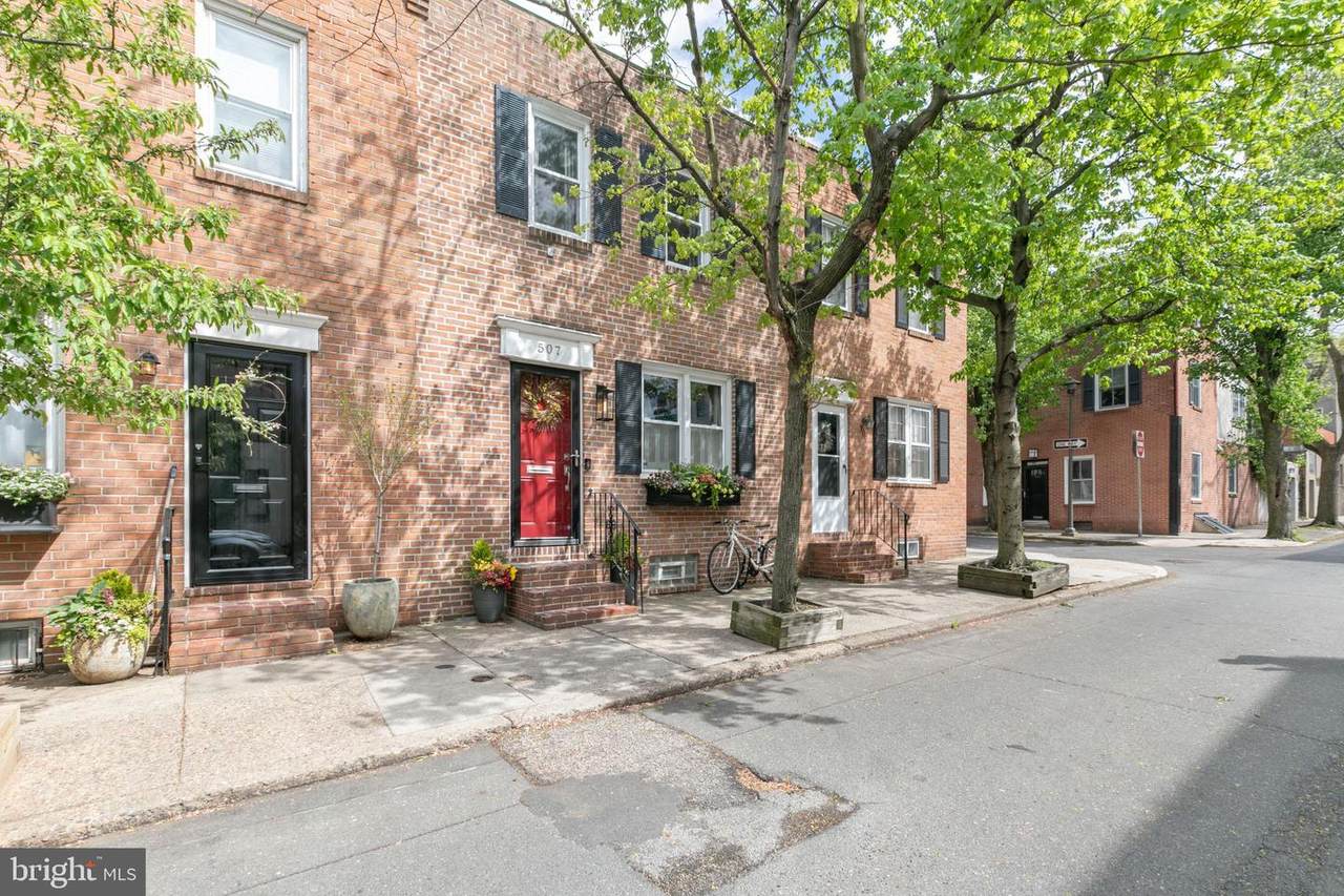 507 26TH Street - Photo 1