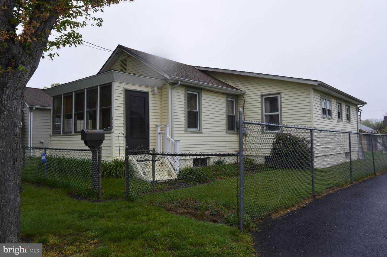 817 Oak Avenue - Photo 1
