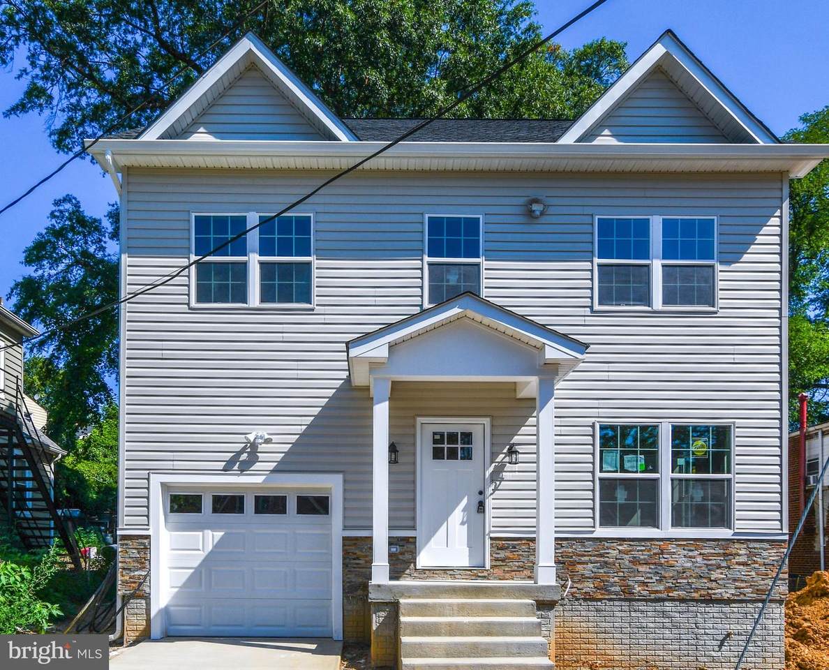 5022 Emo Street - Photo 1