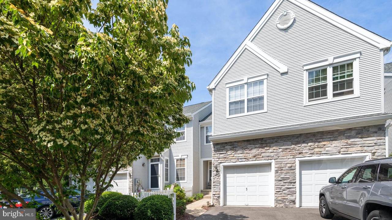 203 Dahlia Circle - Photo 1