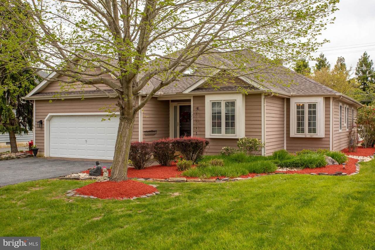 127 Lakeside Drive - Photo 1