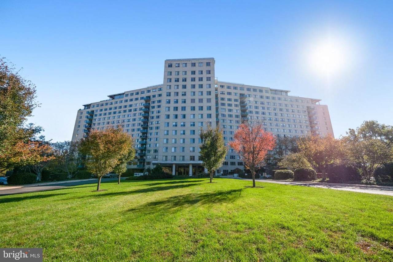 10500 Rockville Pike - Photo 1