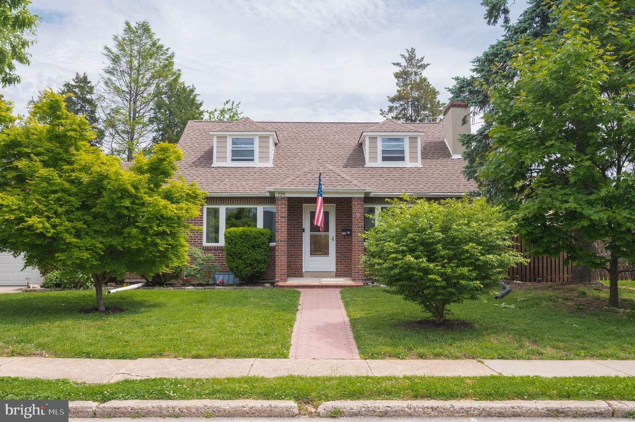 725 Emerson Street - Photo 1