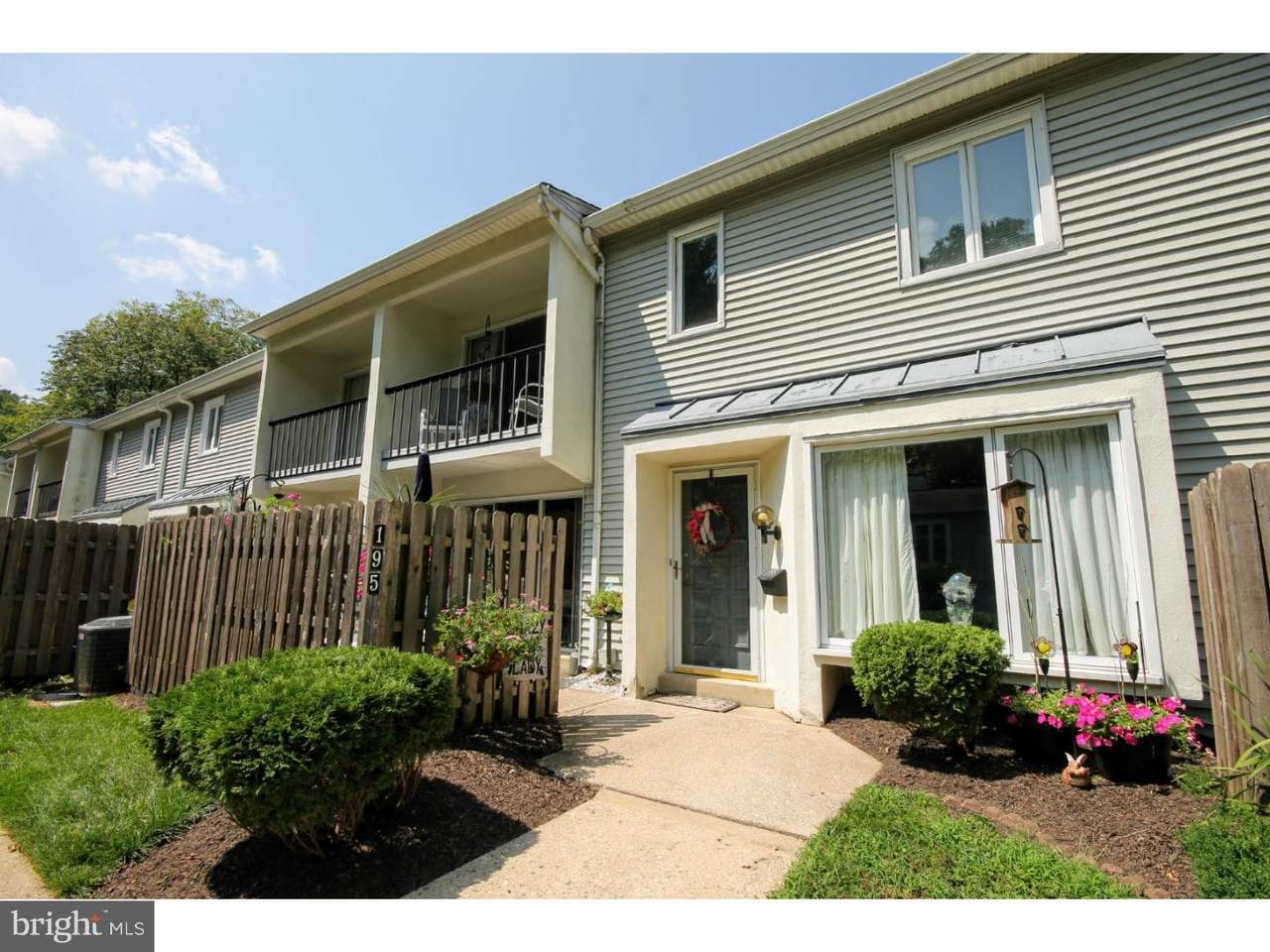 195 Chelsea Circle - Photo 1