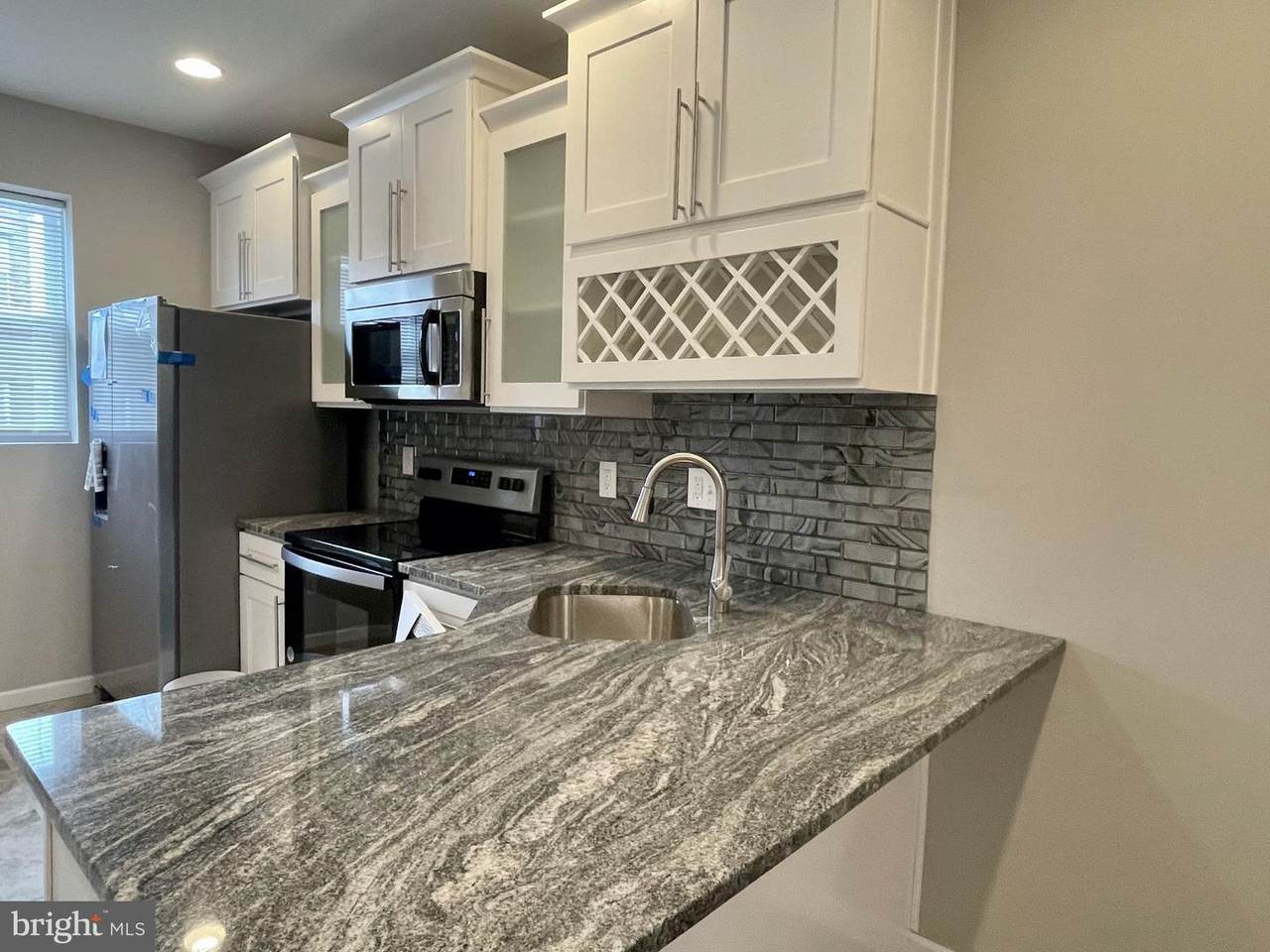 5131 Hutchinson Street - Photo 1