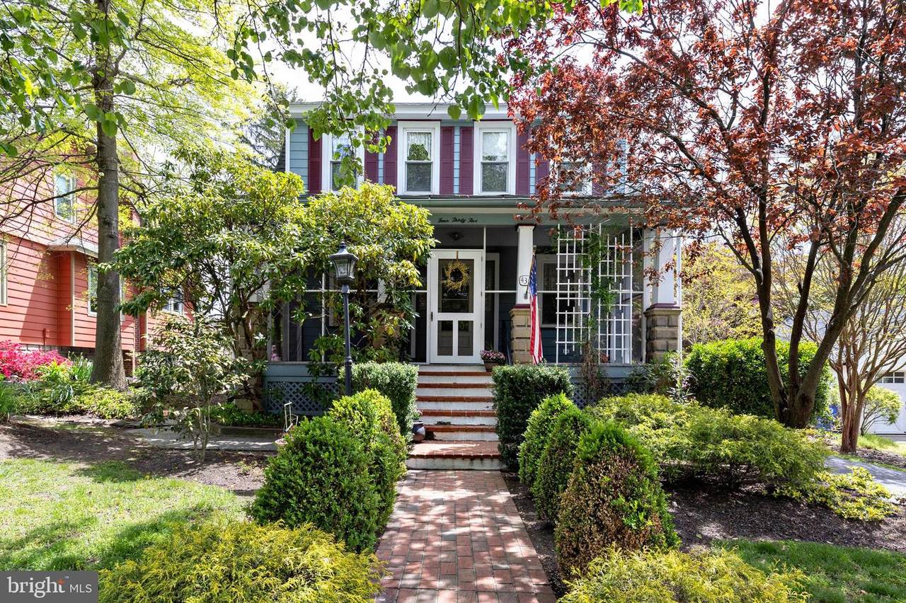 435 Lindsay Avenue - Photo 1