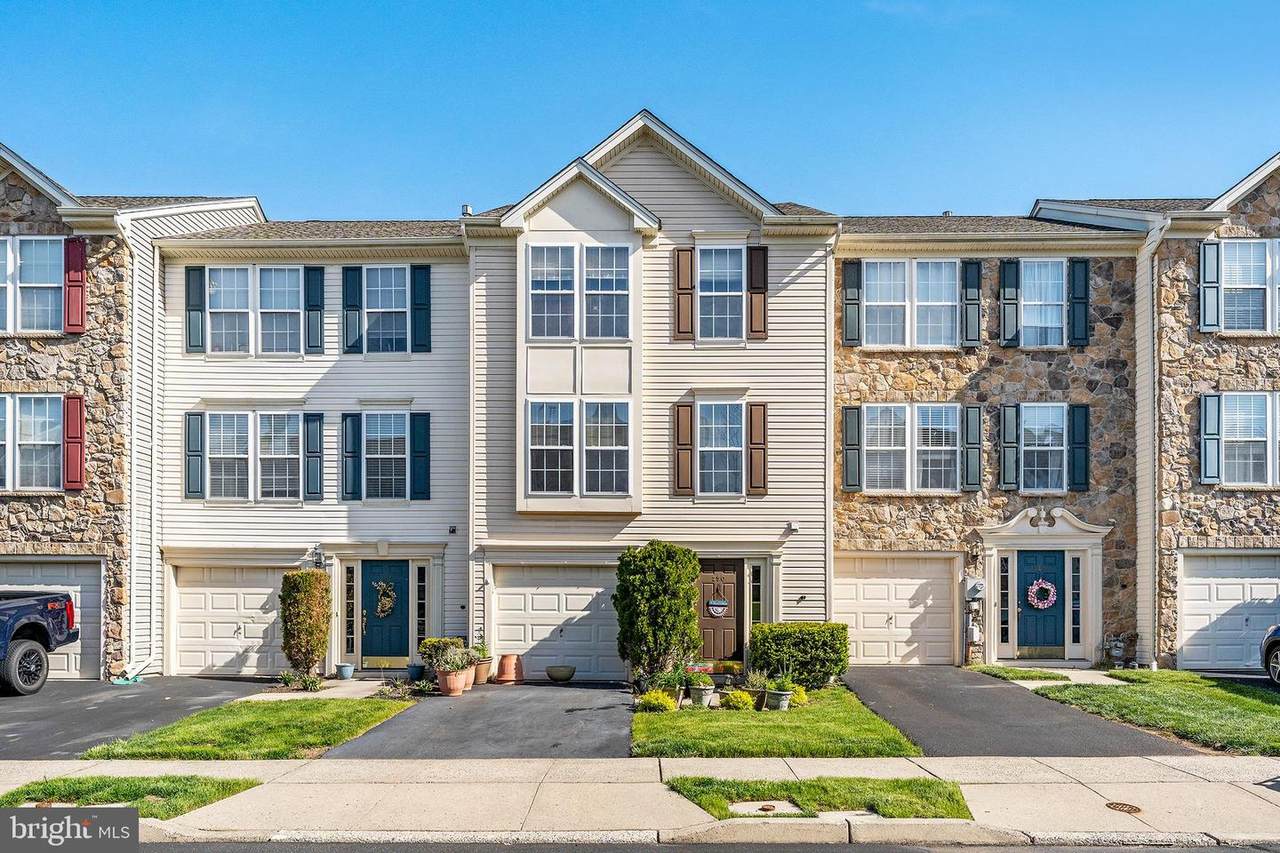 250 Windsor Court - Photo 1