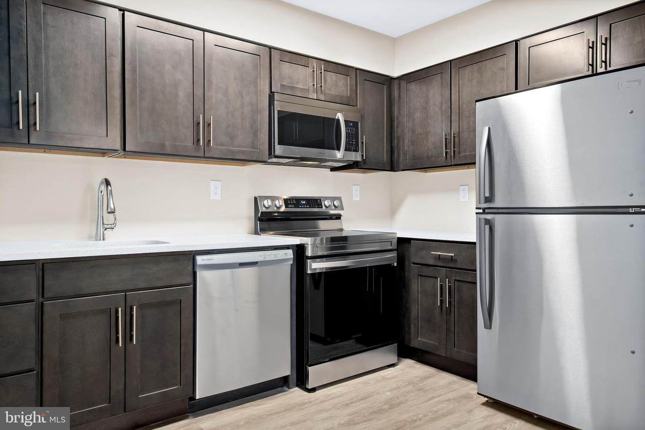 275 Green Street - Photo 1