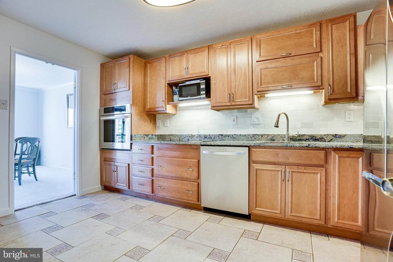 307 Yoakum Parkway - Photo 1