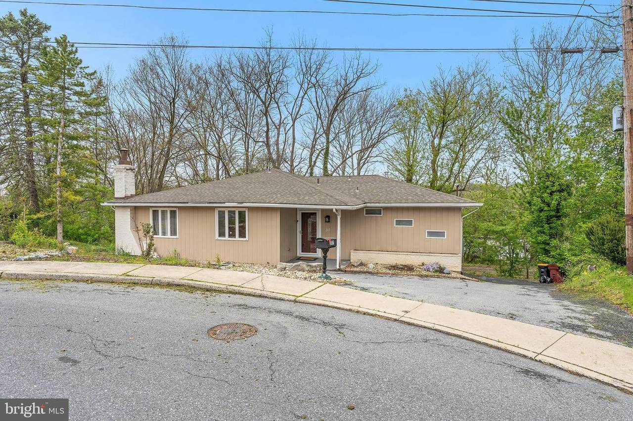 207 Delaware Lane - Photo 1