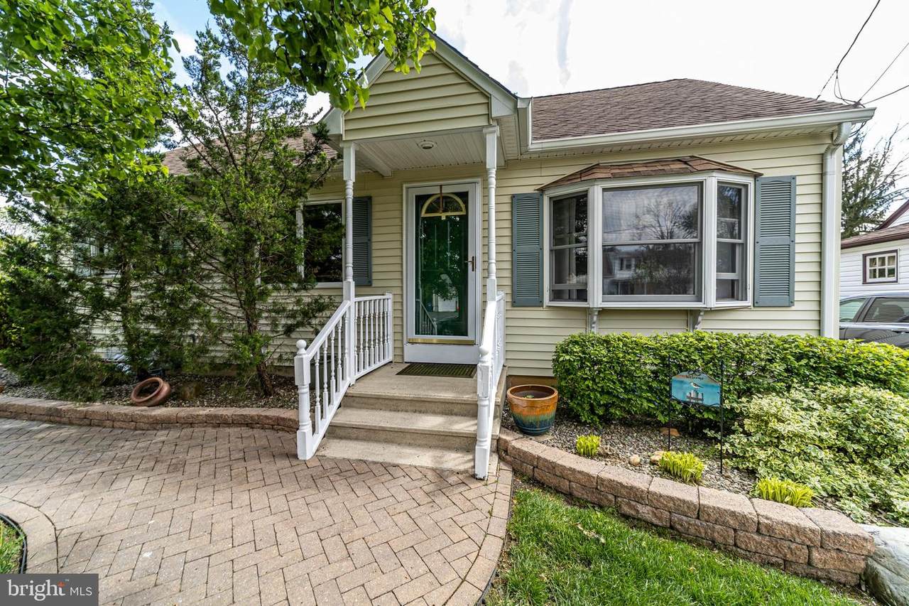 247 Ward Avenue - Photo 1