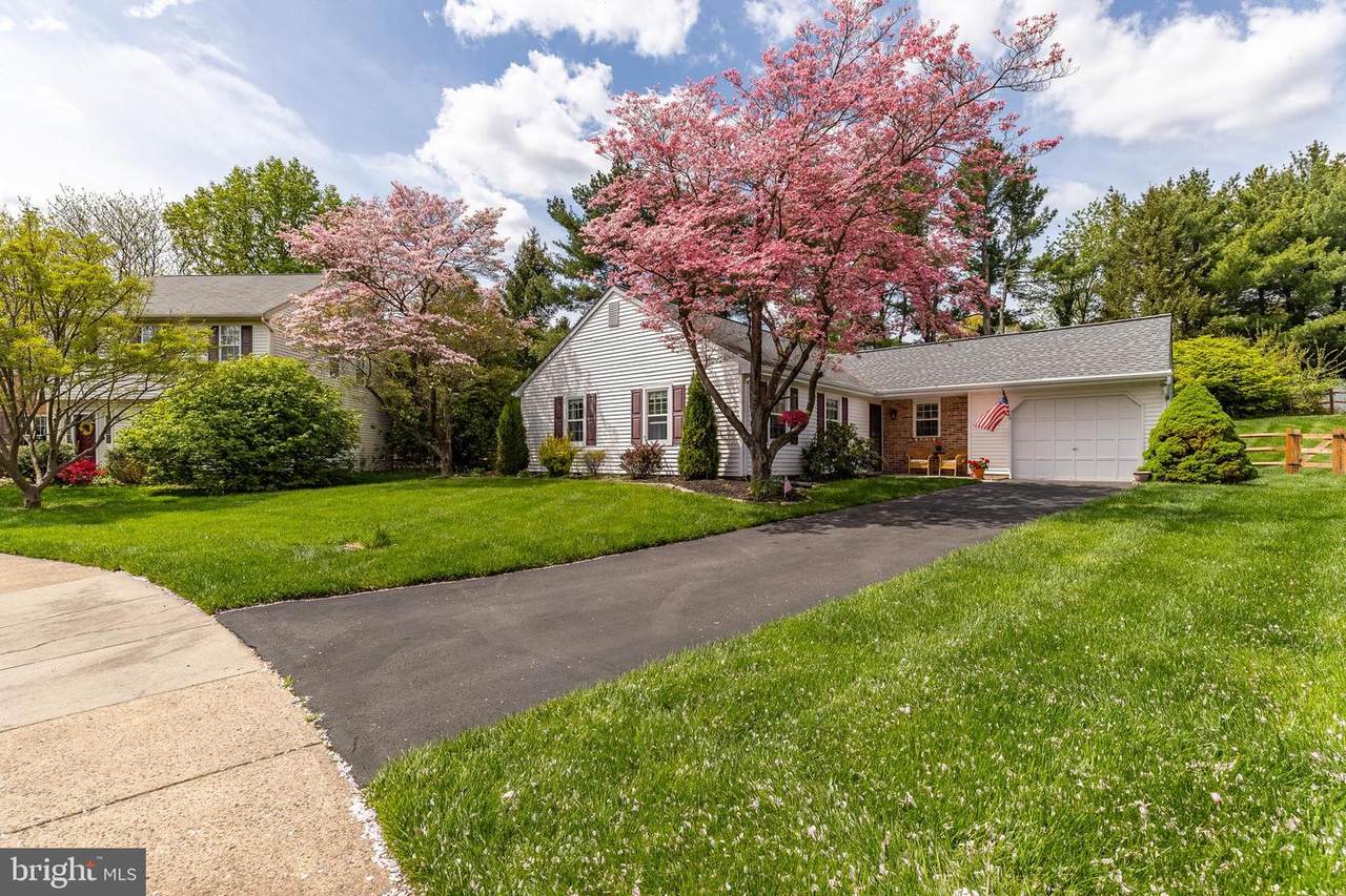 8 Leslie Place - Photo 1