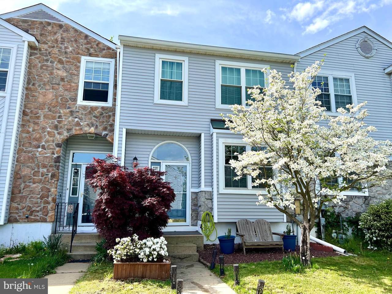 102 Spruce Lane - Photo 1