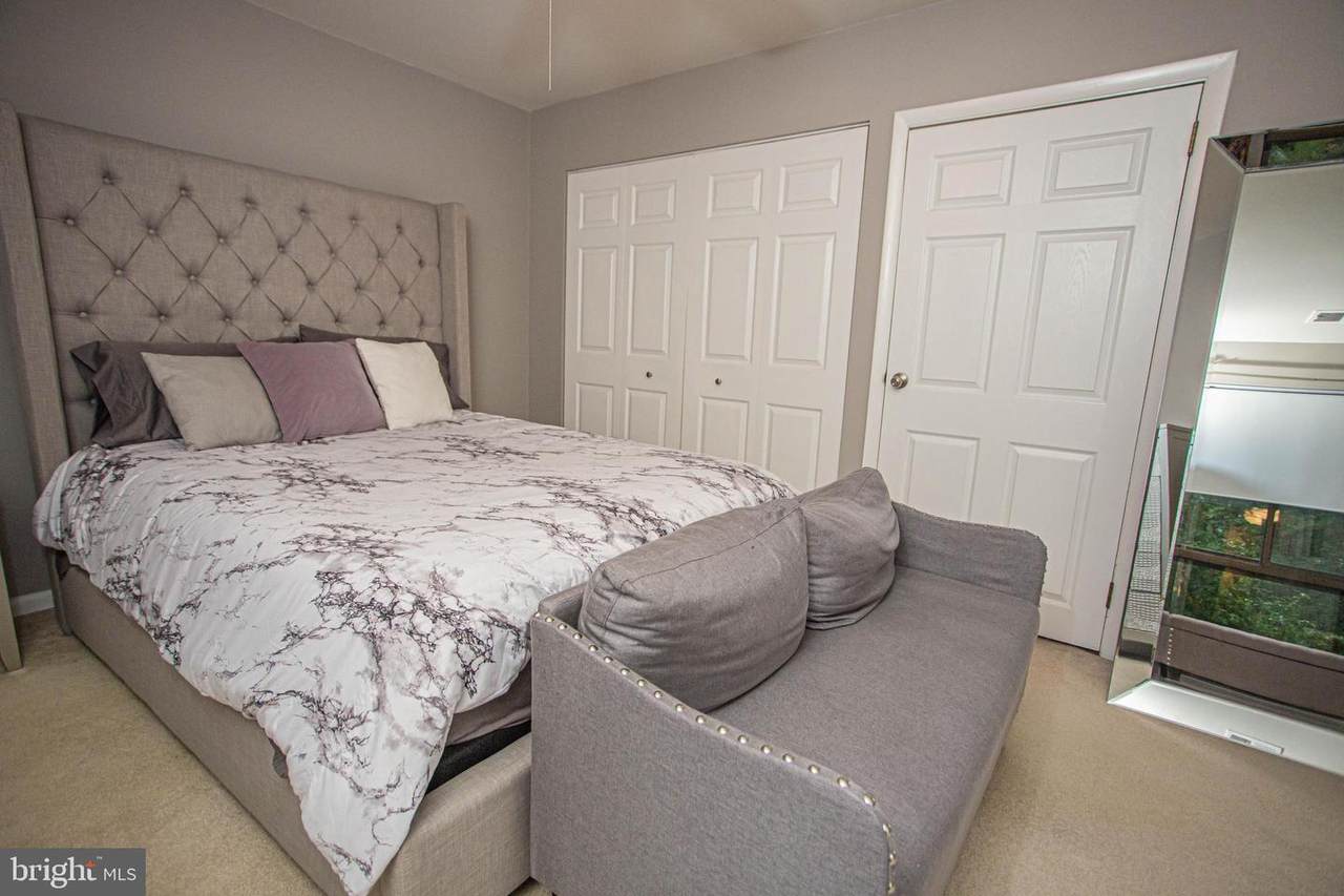 11220 Chestnut Grove Square - Photo 1