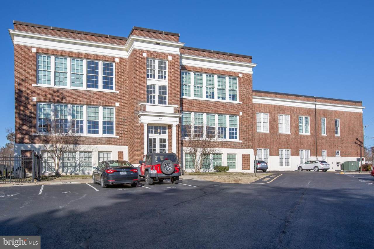 900 Barton Street - Photo 1